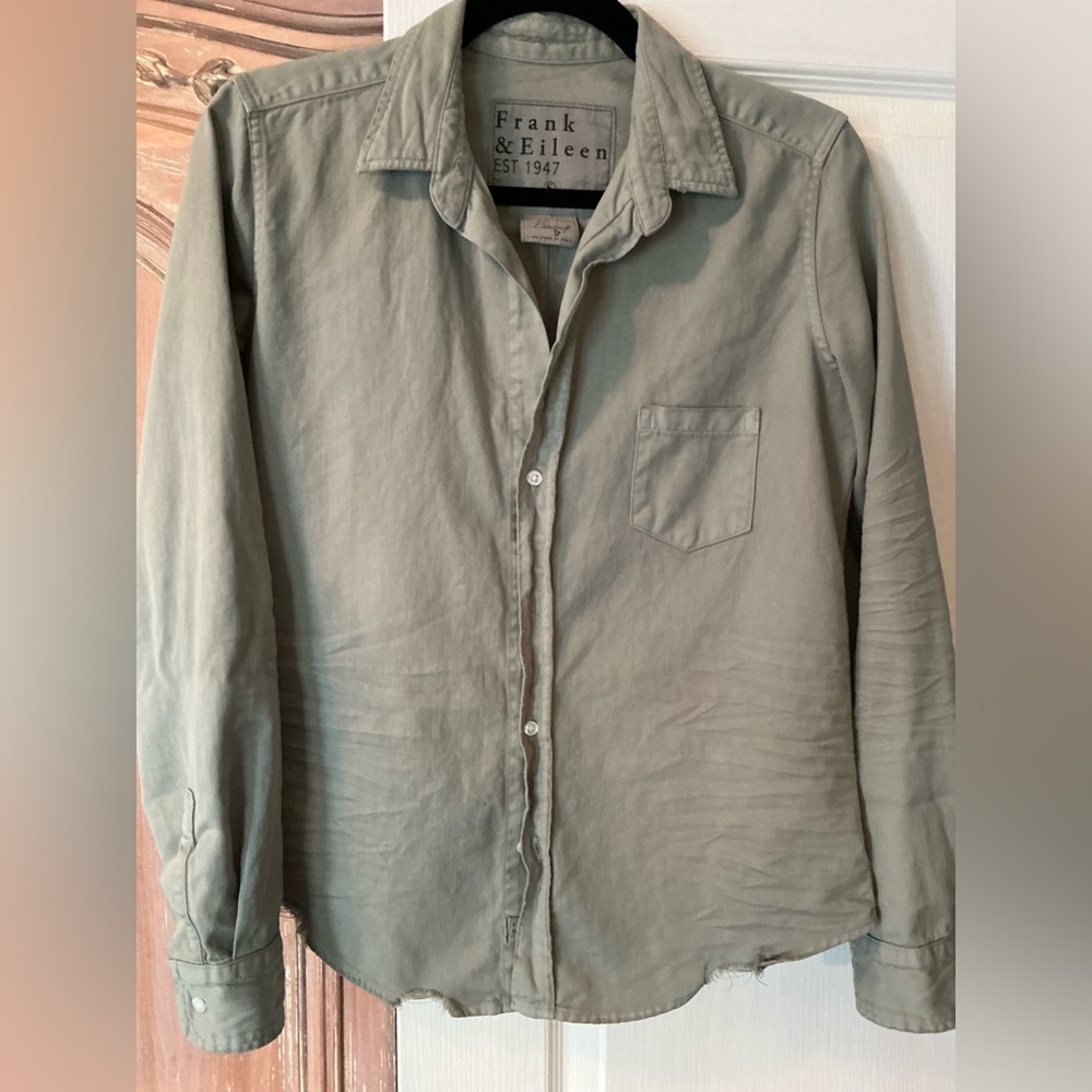 Frank & Eileen Famous Denim Barry Tailored Button-Up Shirt in sage green